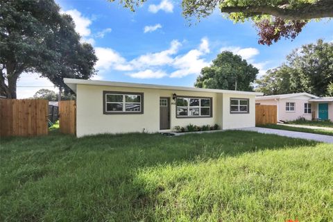 A home in SEMINOLE