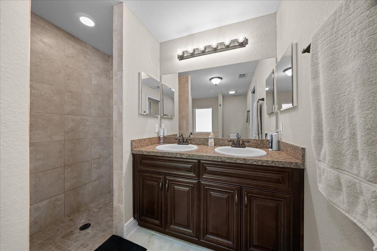 SILVER SPGS SHORES UN 12 - Residential