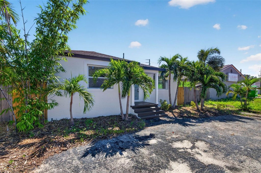 Photo of 1020 49th Street S, St Petersburg, FL 33707 (MLS # TB8546010)