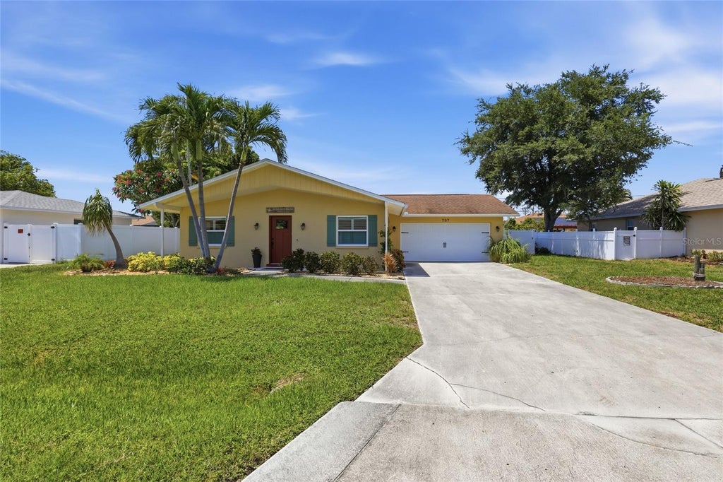 Photo of 707 Beverly Road, Venice, FL 34293 (MLS # A4696175)