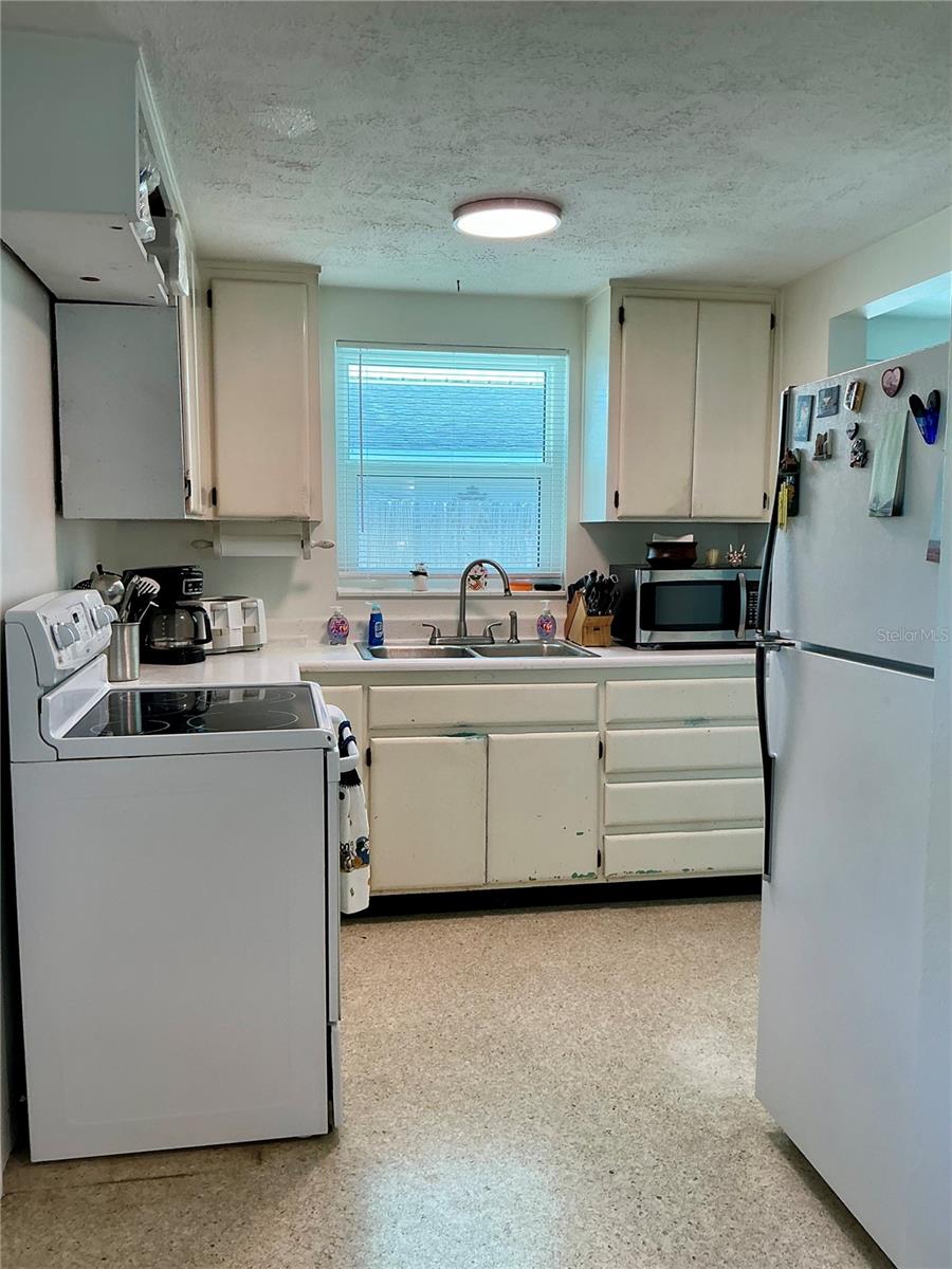 COTTAGE IN THE PINES - Residential