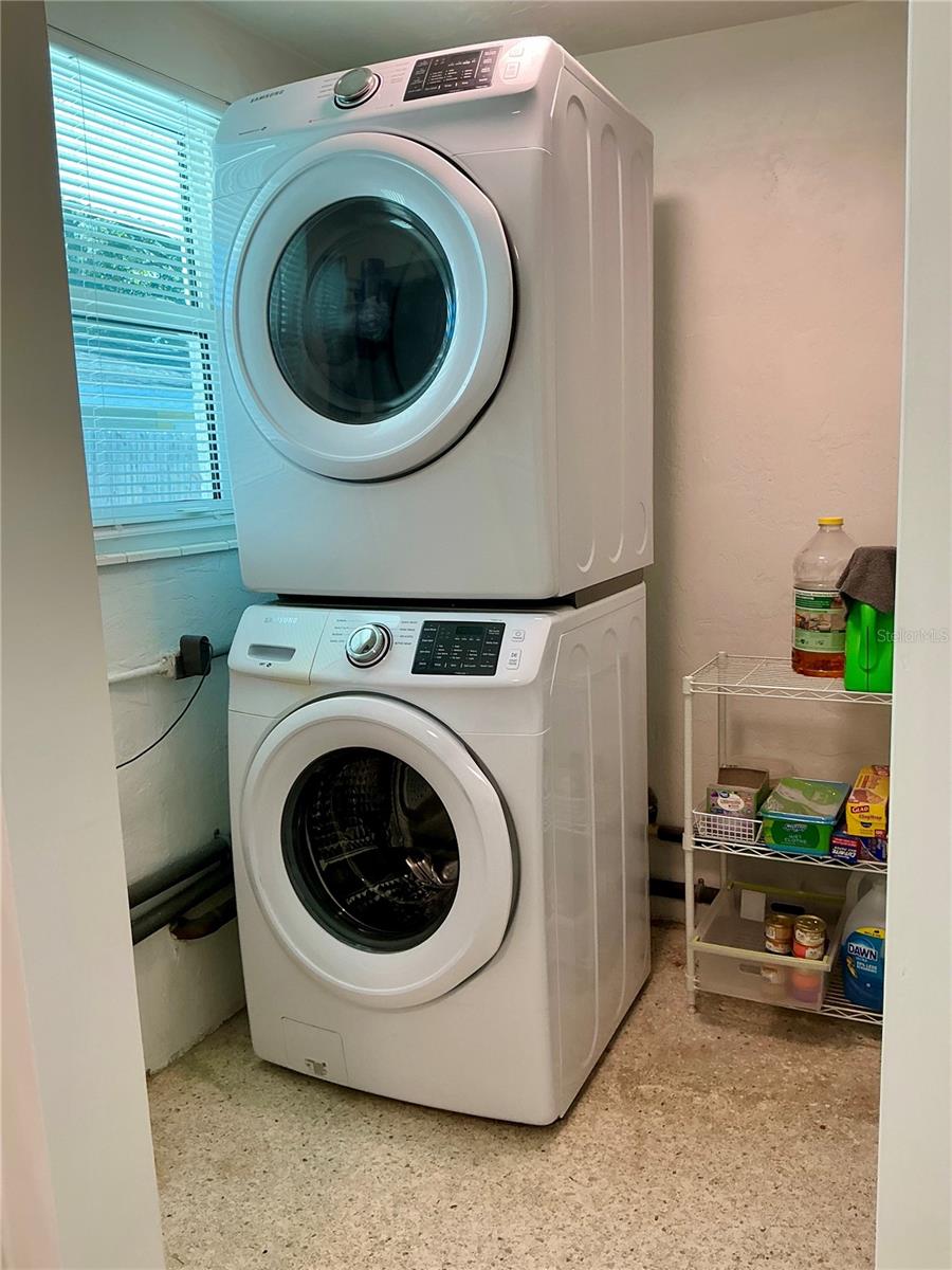 COTTAGE IN THE PINES - Residential