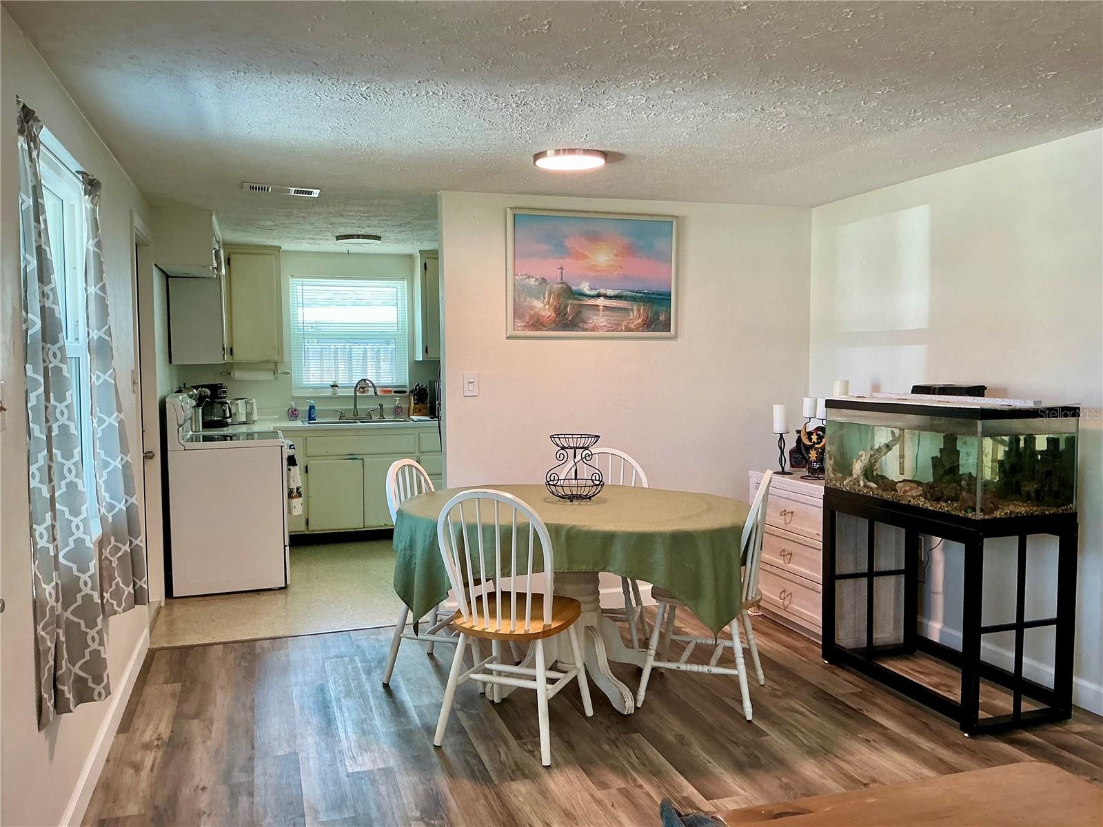 COTTAGE IN THE PINES - Residential