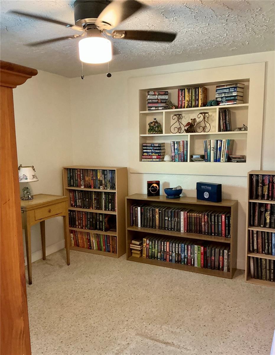 COTTAGE IN THE PINES - Residential