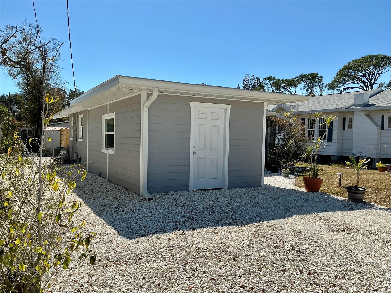 COTTAGE IN THE PINES - Residential