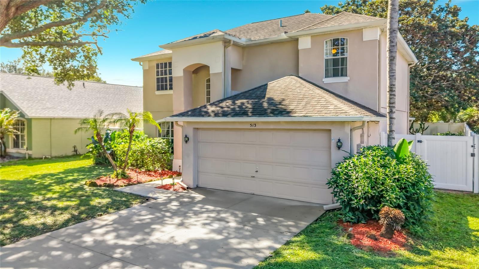 513 WINDING HOLLOW AVENUE