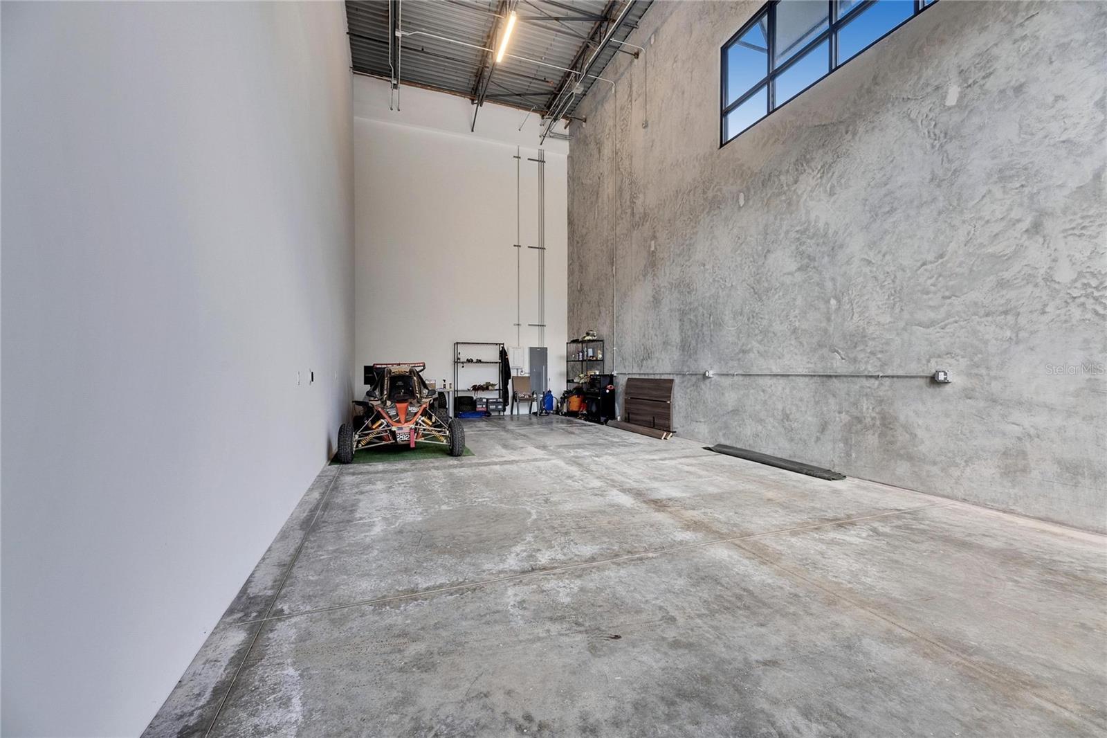 MOTOR ENCLAVE PH 1 - Commercial Sale
