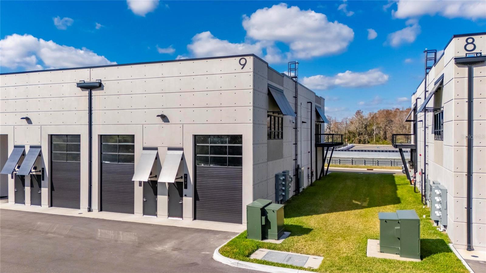 MOTOR ENCLAVE PH 1 - Commercial Sale