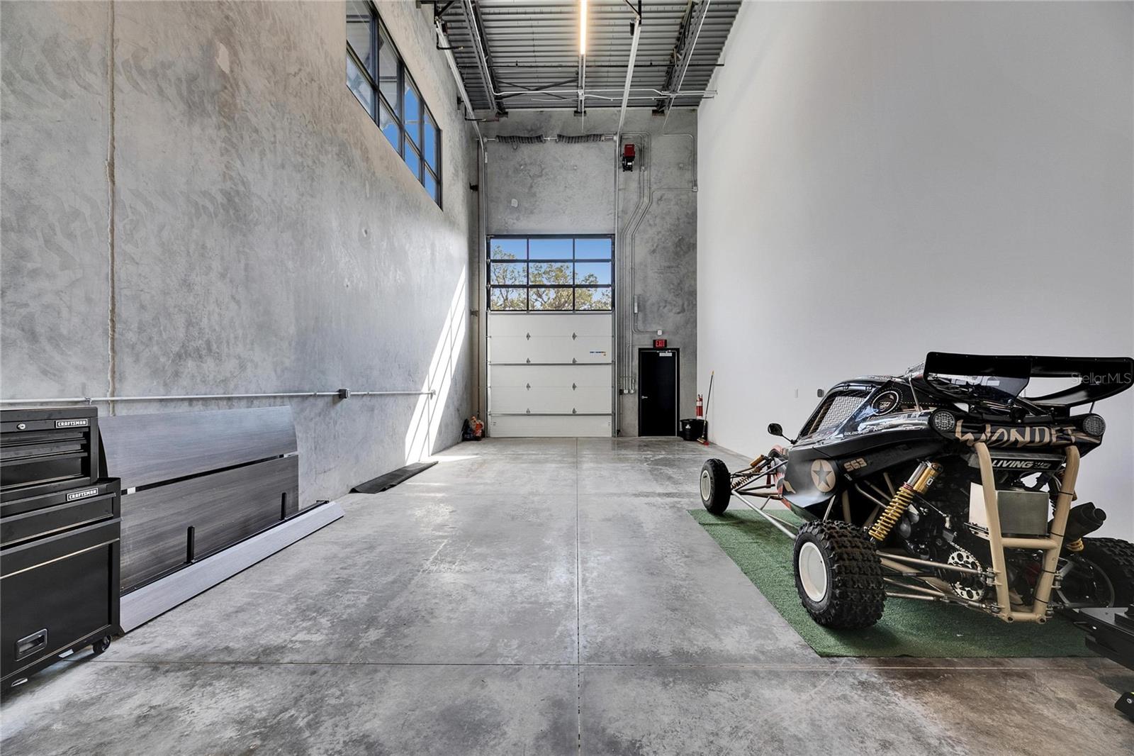 MOTOR ENCLAVE PH 1 - Commercial Sale