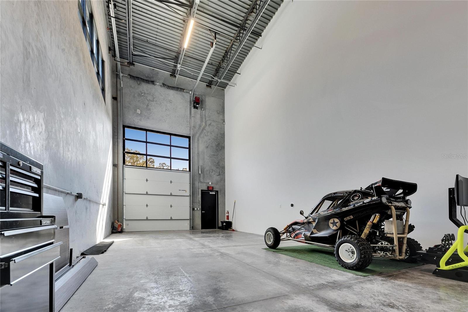 MOTOR ENCLAVE PH 1 - Commercial Sale