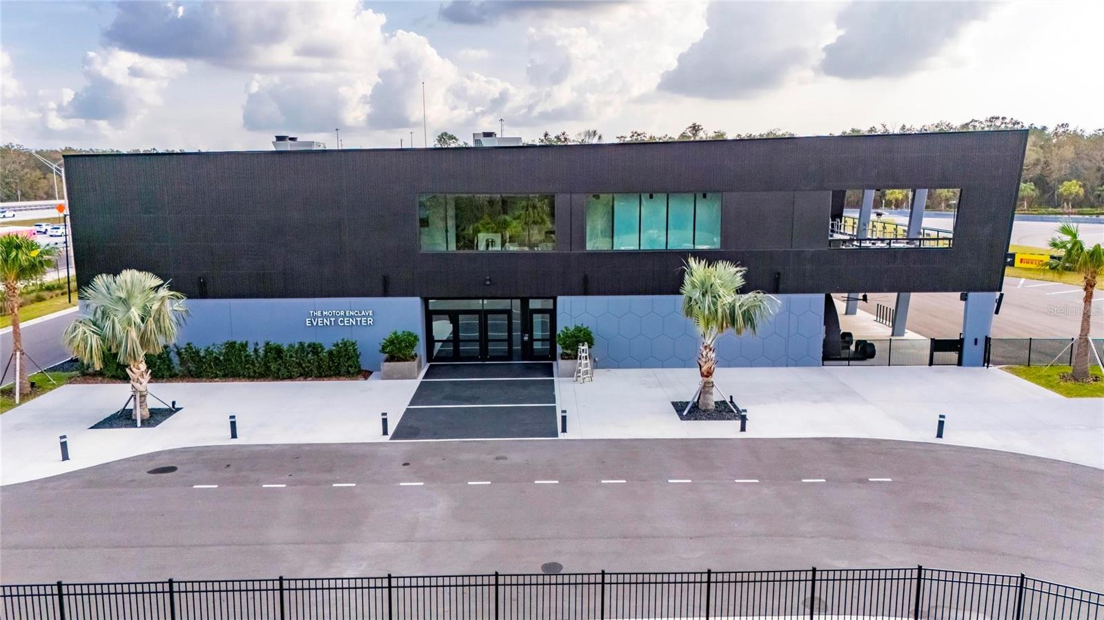 MOTOR ENCLAVE PH 1 - Commercial Sale