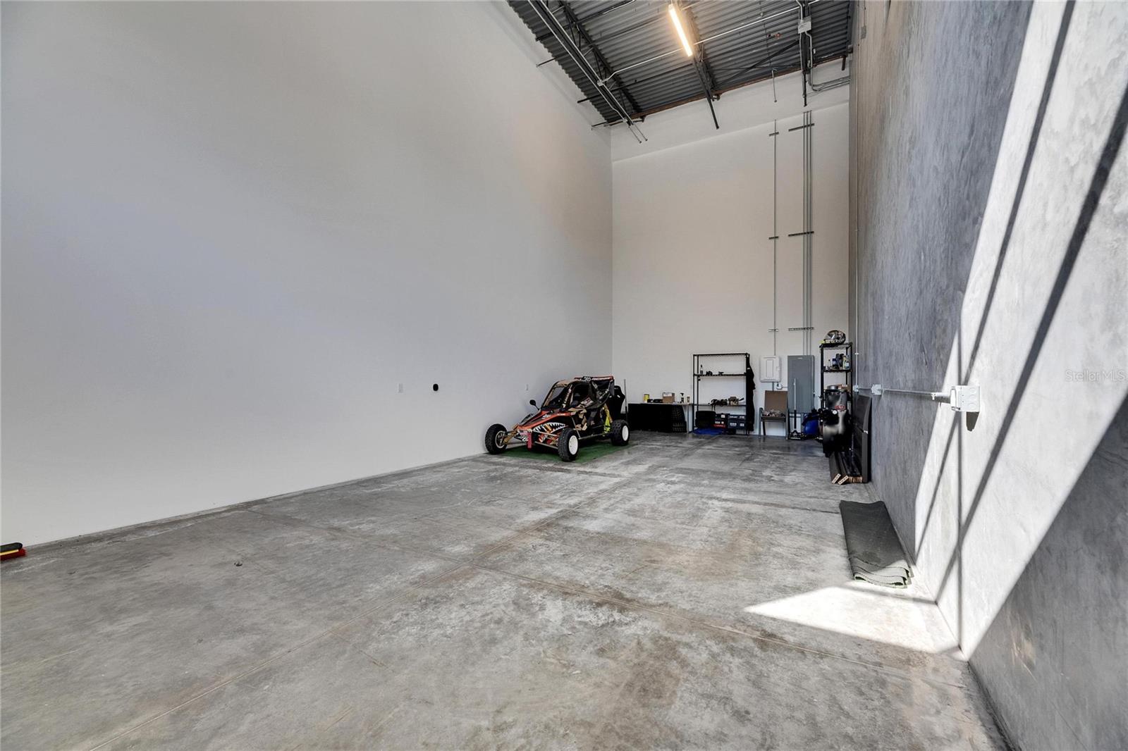 MOTOR ENCLAVE PH 1 - Commercial Sale
