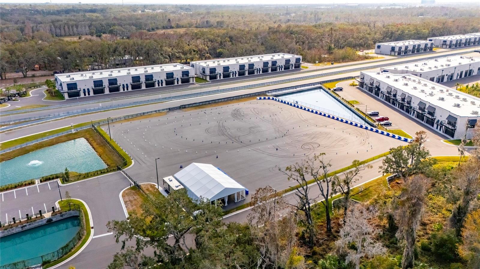 MOTOR ENCLAVE PH 1 - Commercial Sale