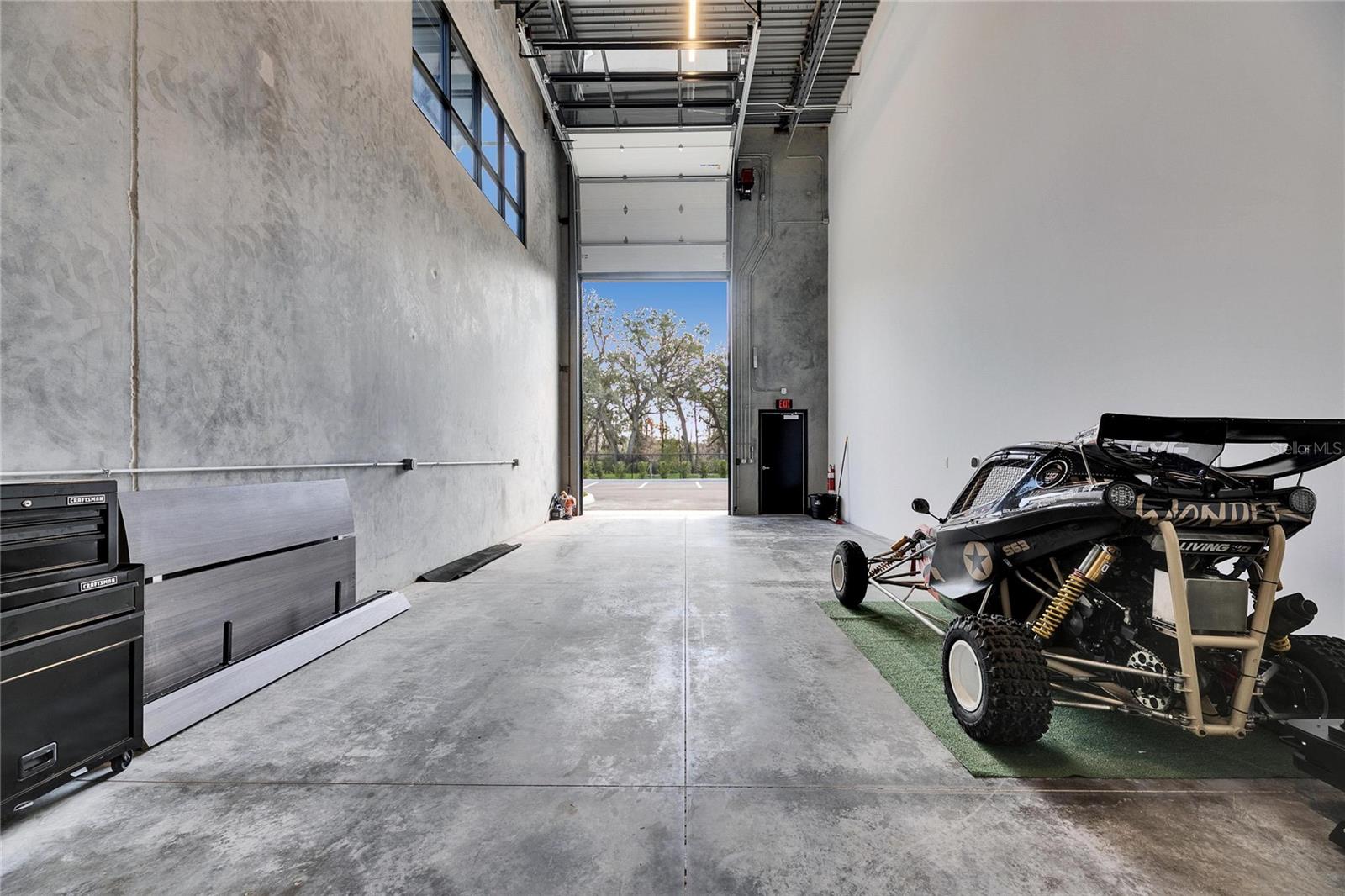 MOTOR ENCLAVE PH 1 - Commercial Sale