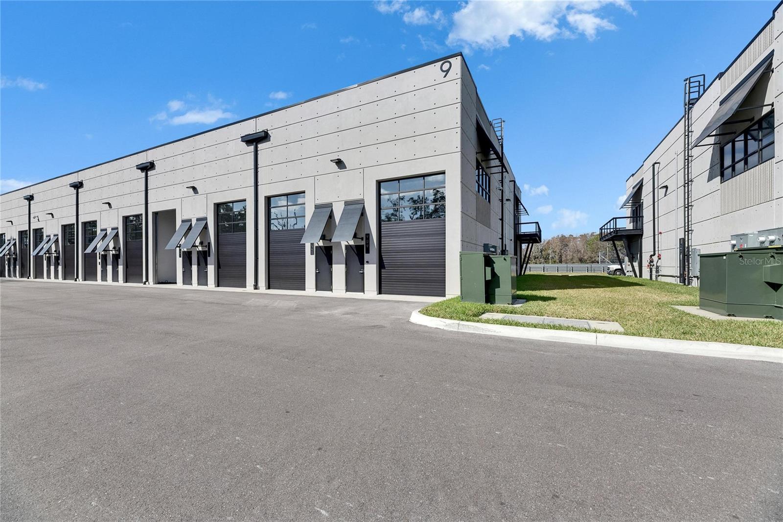MOTOR ENCLAVE PH 1 - Commercial Sale