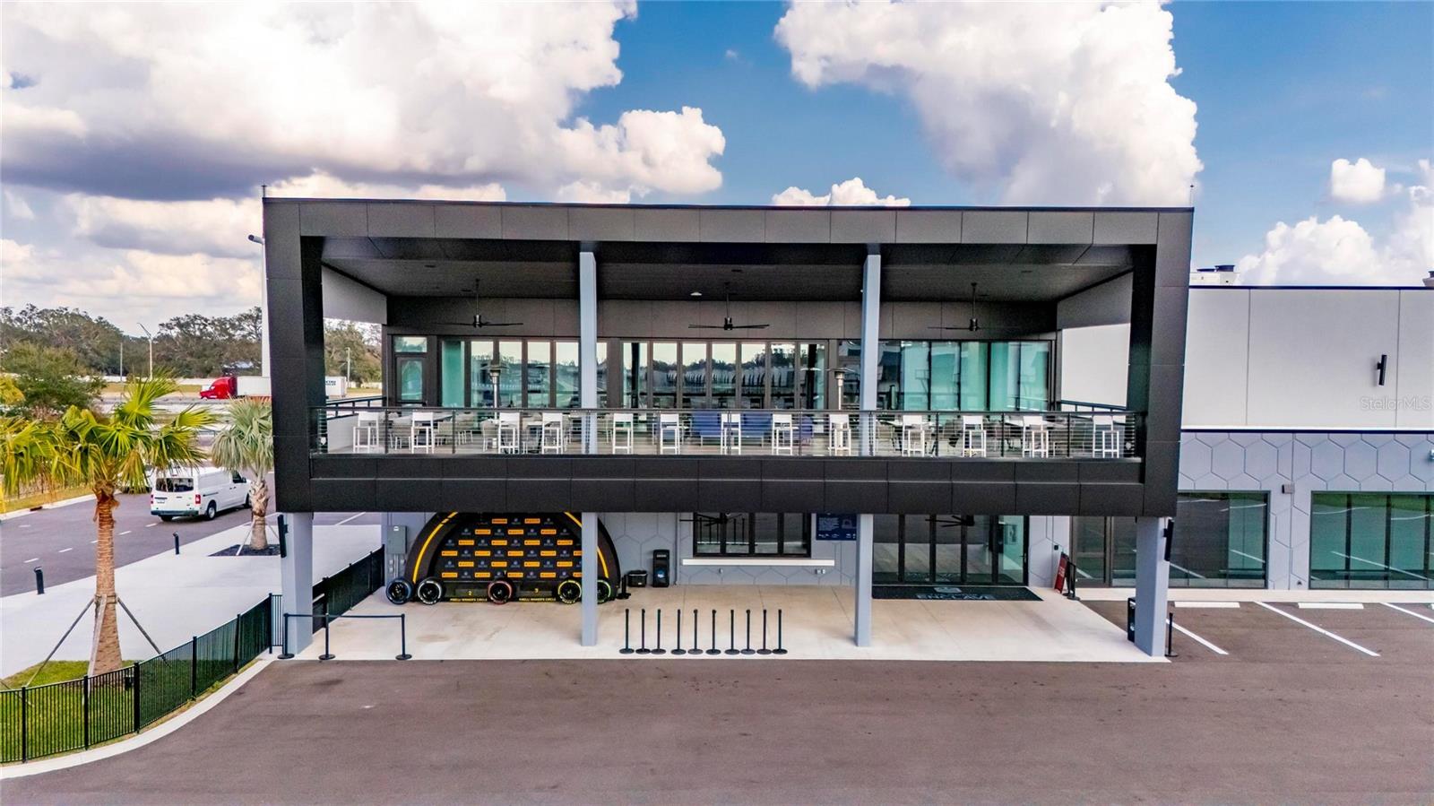 MOTOR ENCLAVE PH 1 - Commercial Sale