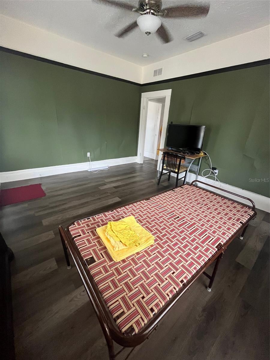 KENNEDYS TAMPA HEIGHTS - Residential Lease