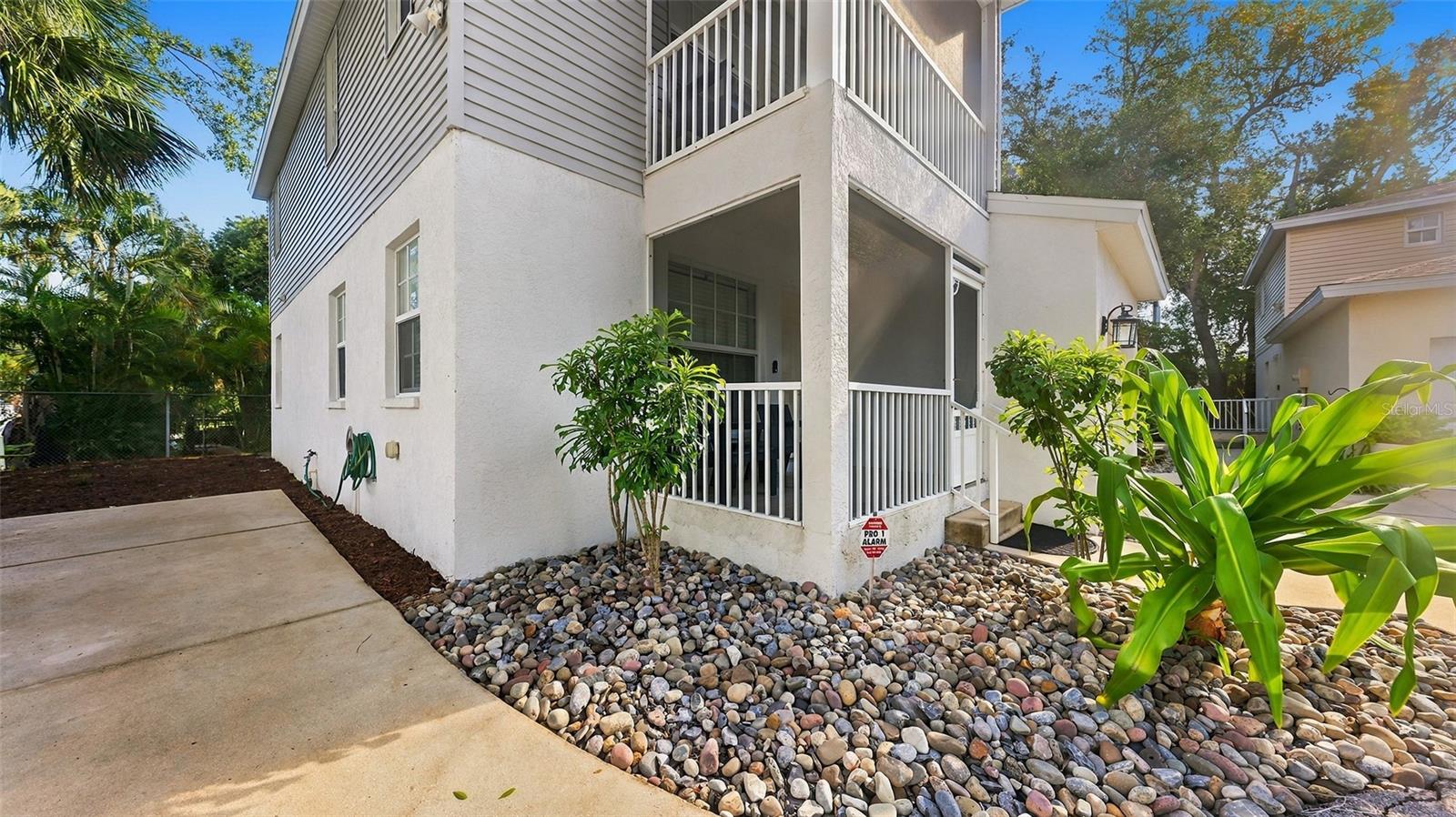 516 HOWARD COURT