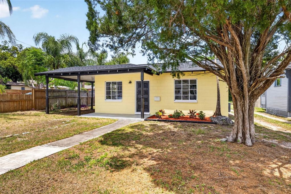 Photo of 834 E Lime Street, Lakeland, FL 33801 (MLS # TB8504432)