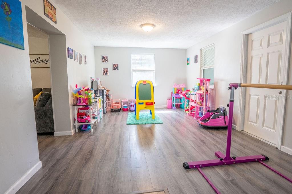 SUNLAND ESTATES - Residential