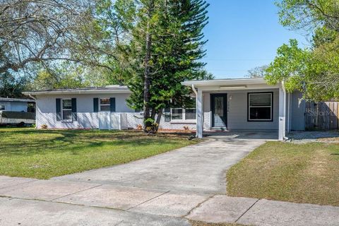 Photo of 102 S Sunland Drive, Sanford, FL 32773 (MLS # G5111346)