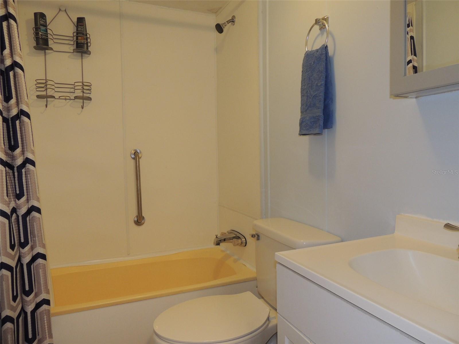 UNIVERSITY OAKS - Residential