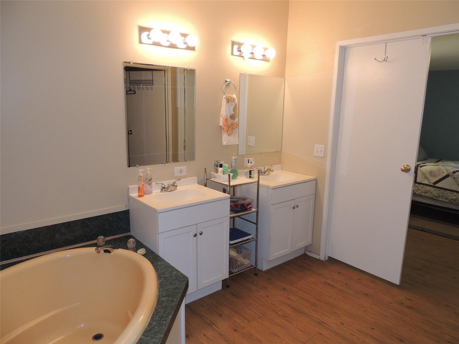 UNIVERSITY OAKS - Residential