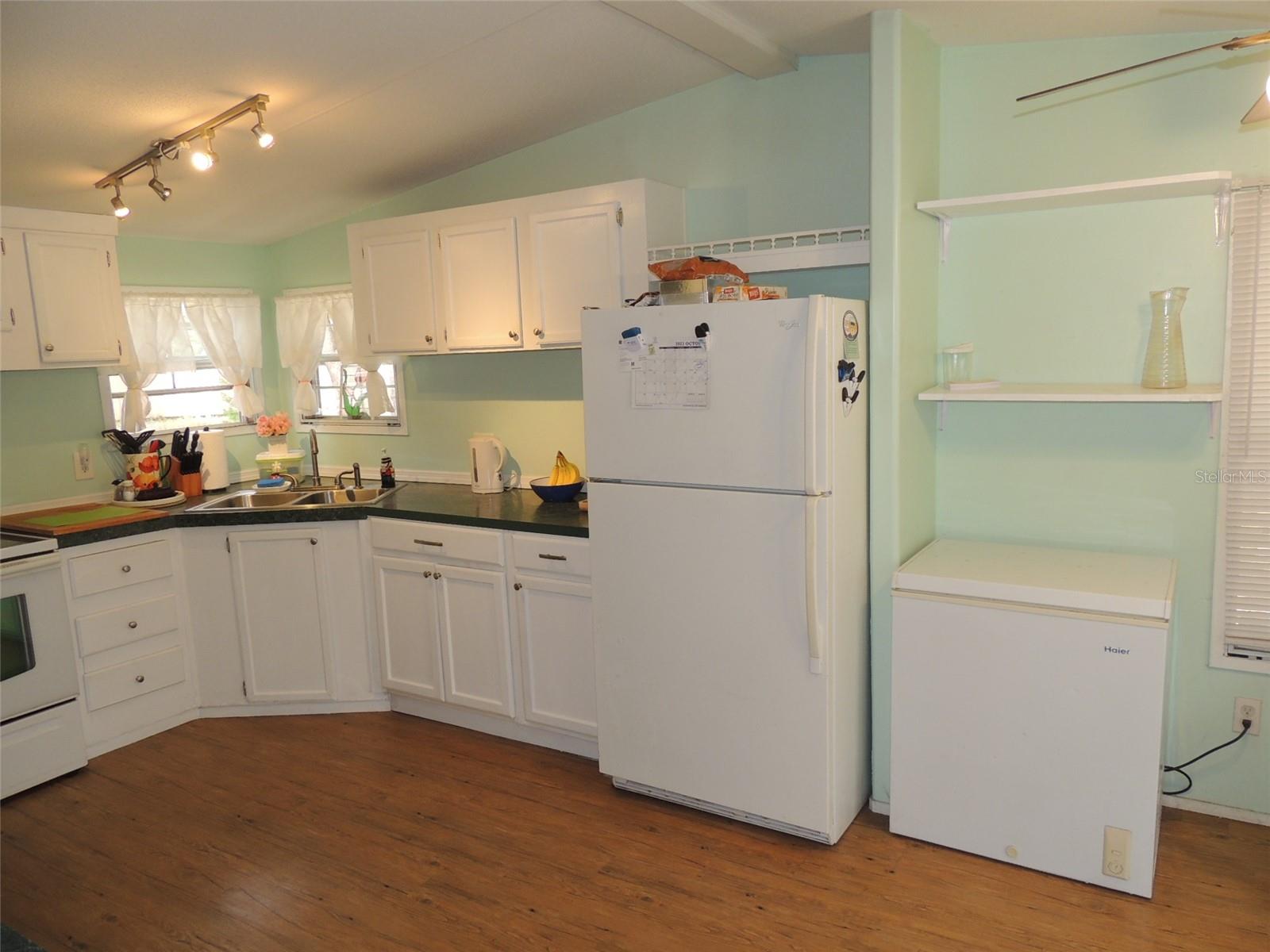 UNIVERSITY OAKS - Residential