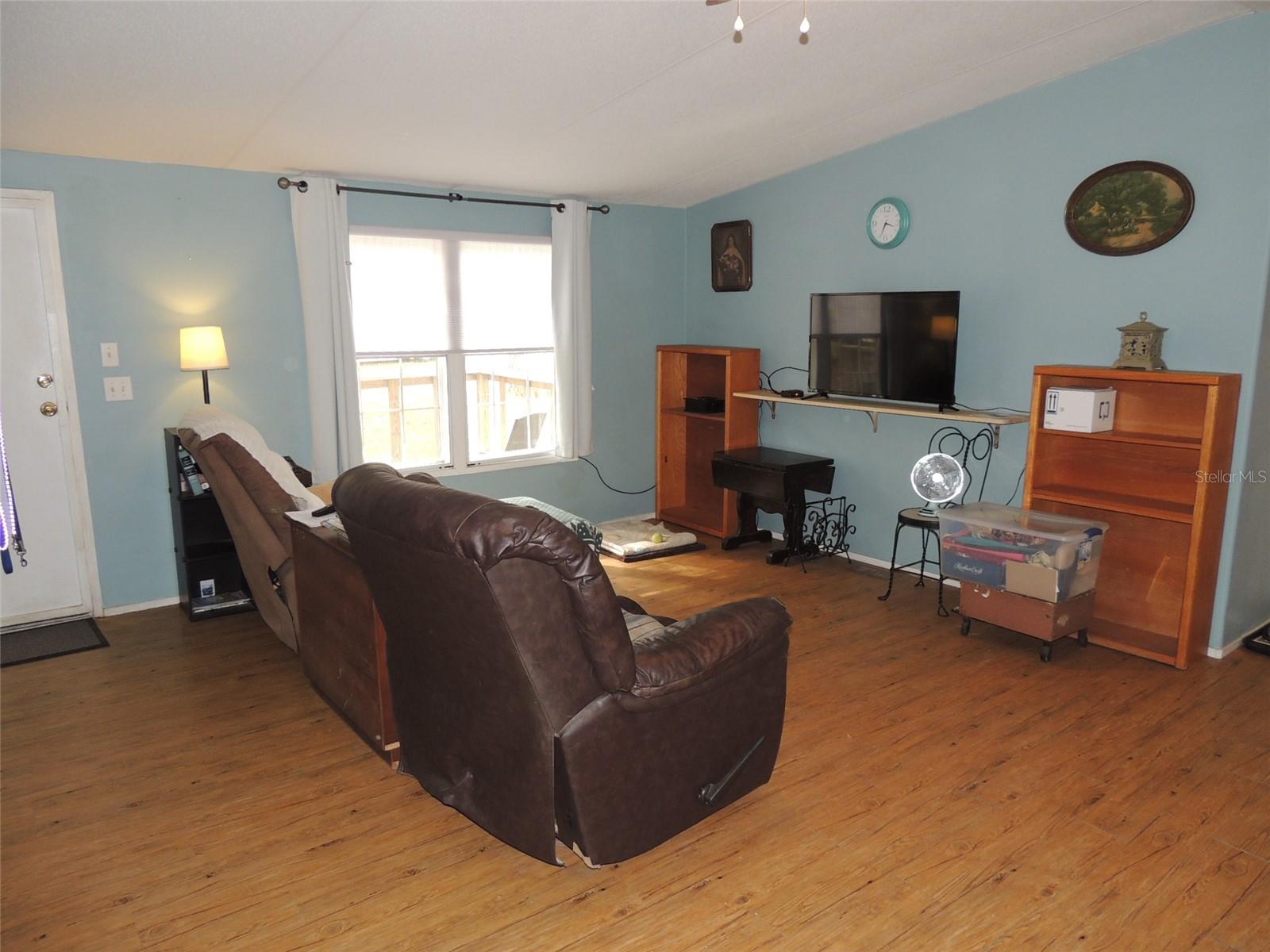 UNIVERSITY OAKS - Residential