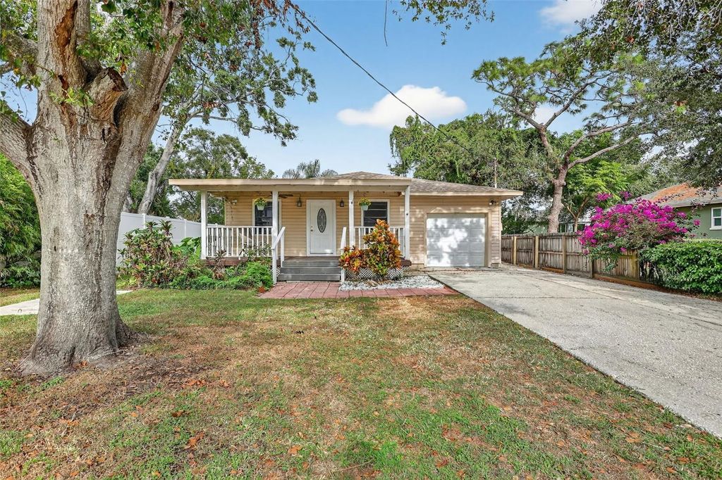 Photo of 6220 W Thorpe Street, Tampa, FL 33611 (MLS # TB8437369)