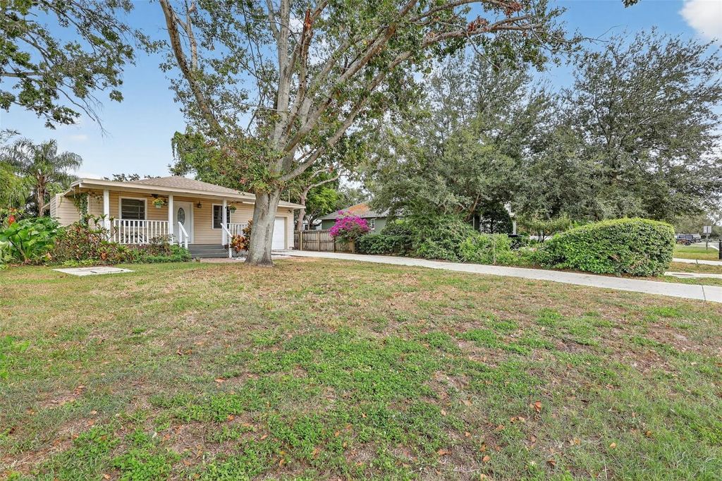 Photo of 6220 W Thorpe Street, Tampa, FL 33611 (MLS # TB8437369)