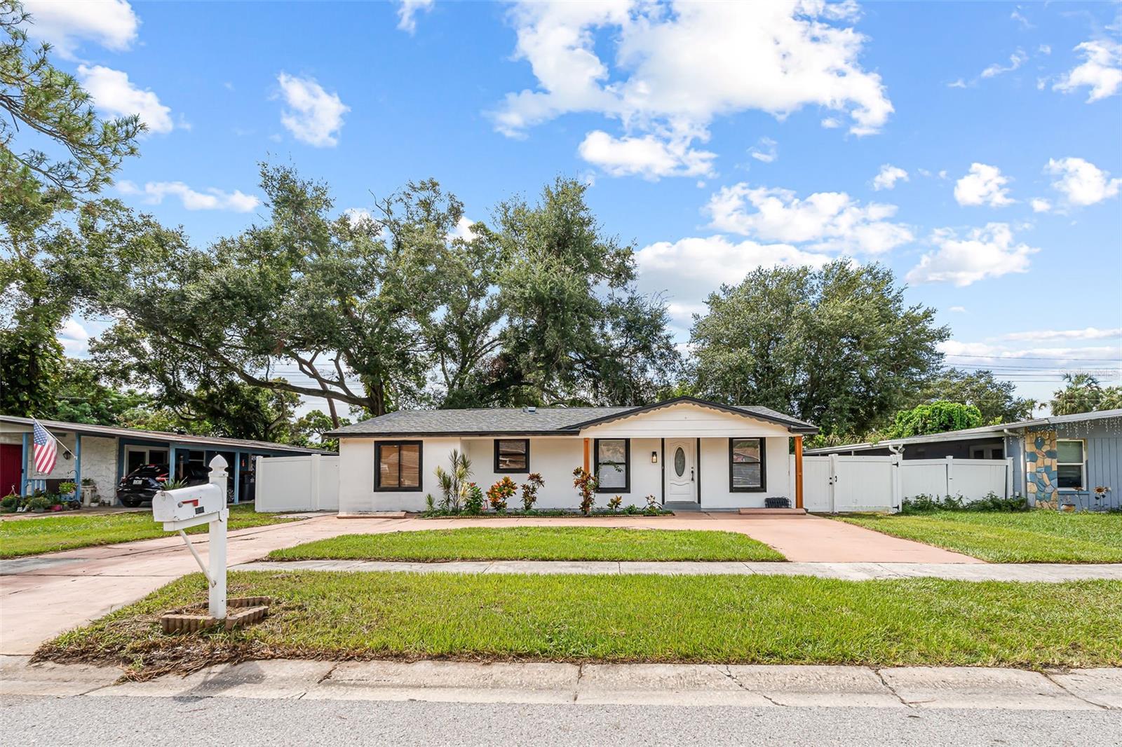 6524 LA MESA CIRCLE