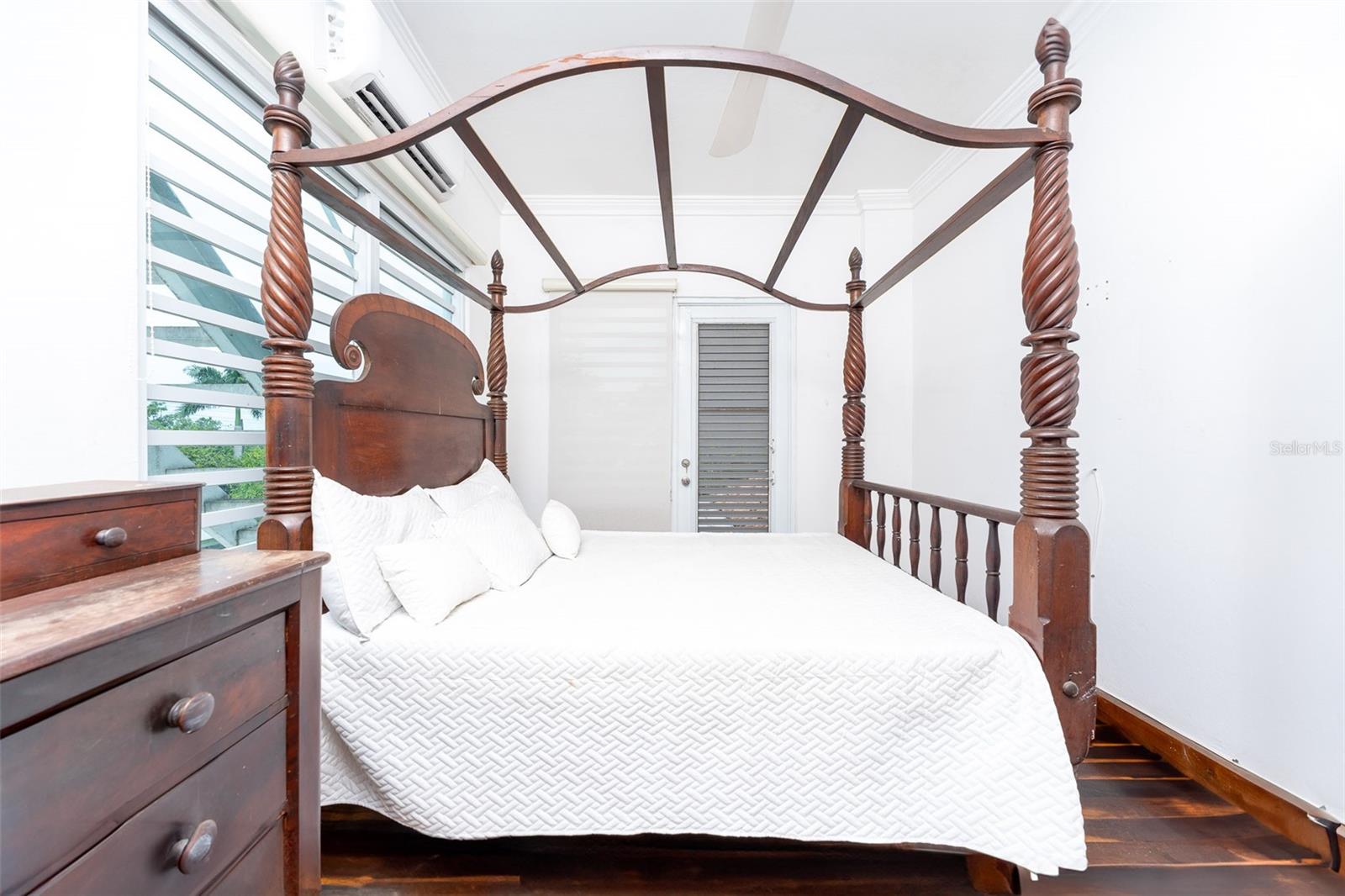 SUCHVILLE - Residential