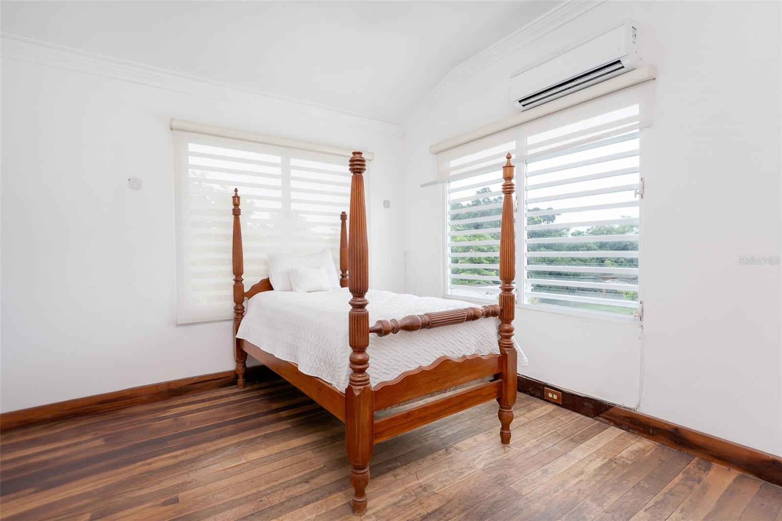 SUCHVILLE - Residential