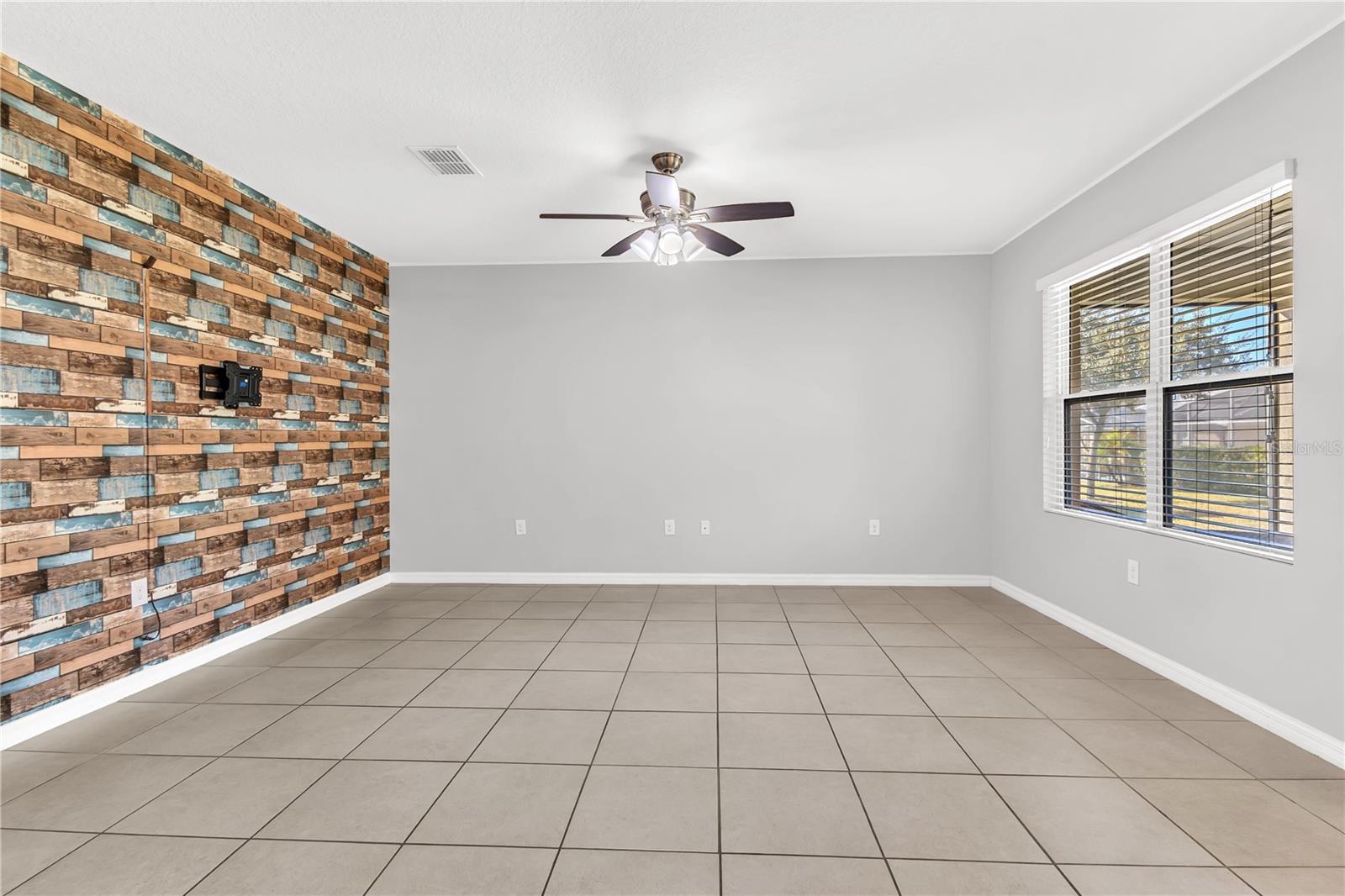 CALABAY AT TOWER LAKE PH 03 - Residential