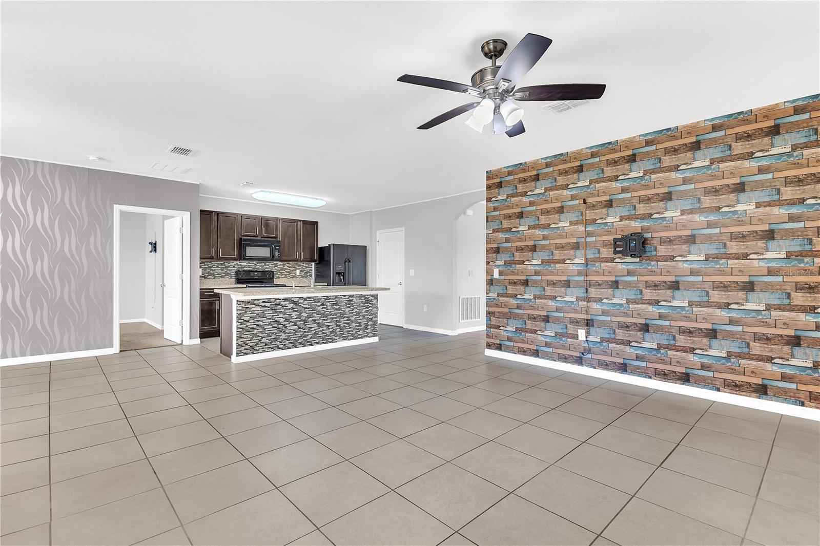 CALABAY AT TOWER LAKE PH 03 - Residential