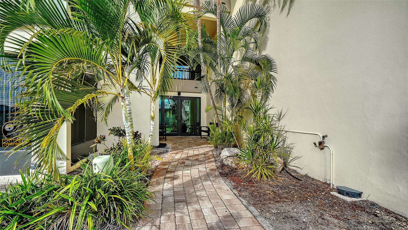 WHISPERING SANDS - Residential