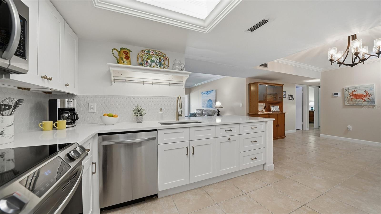 WHISPERING SANDS - Residential