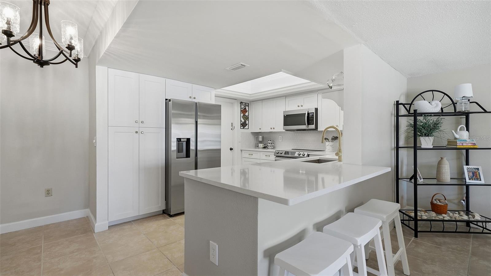 WHISPERING SANDS - Residential