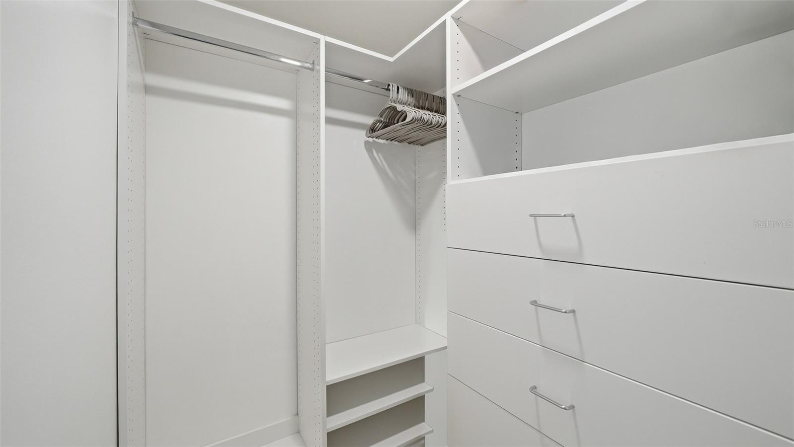 WHISPERING SANDS - Residential