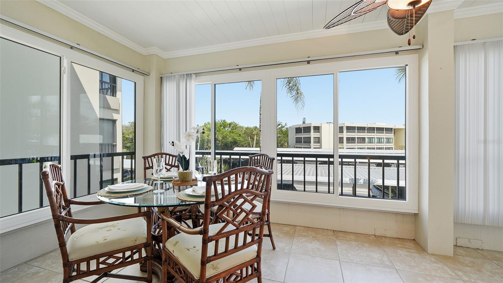 WHISPERING SANDS - Residential