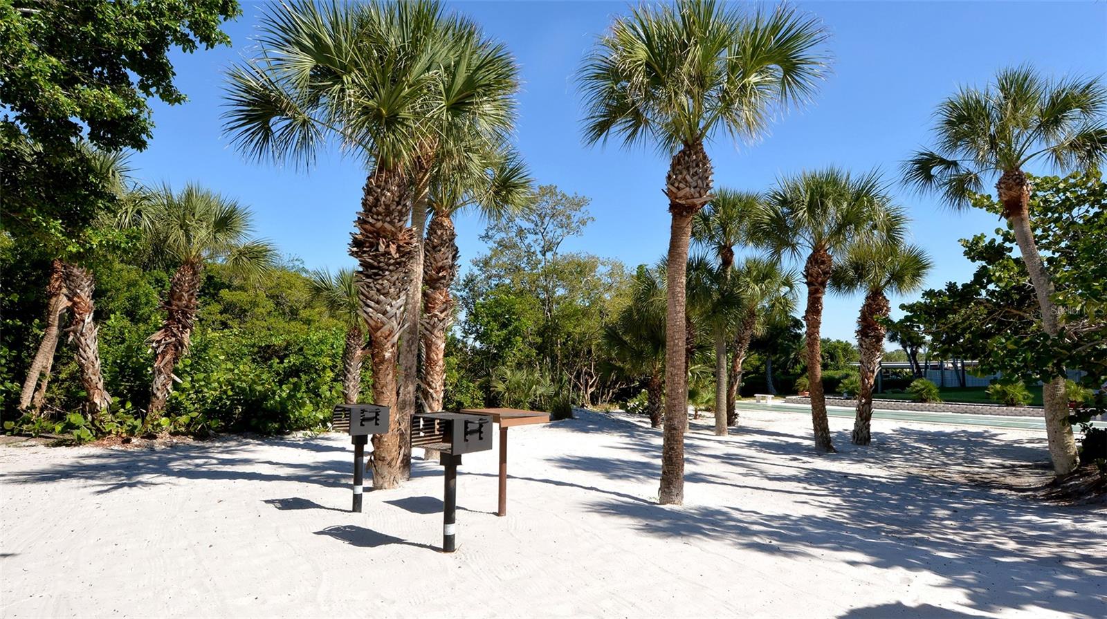 WHISPERING SANDS - Residential