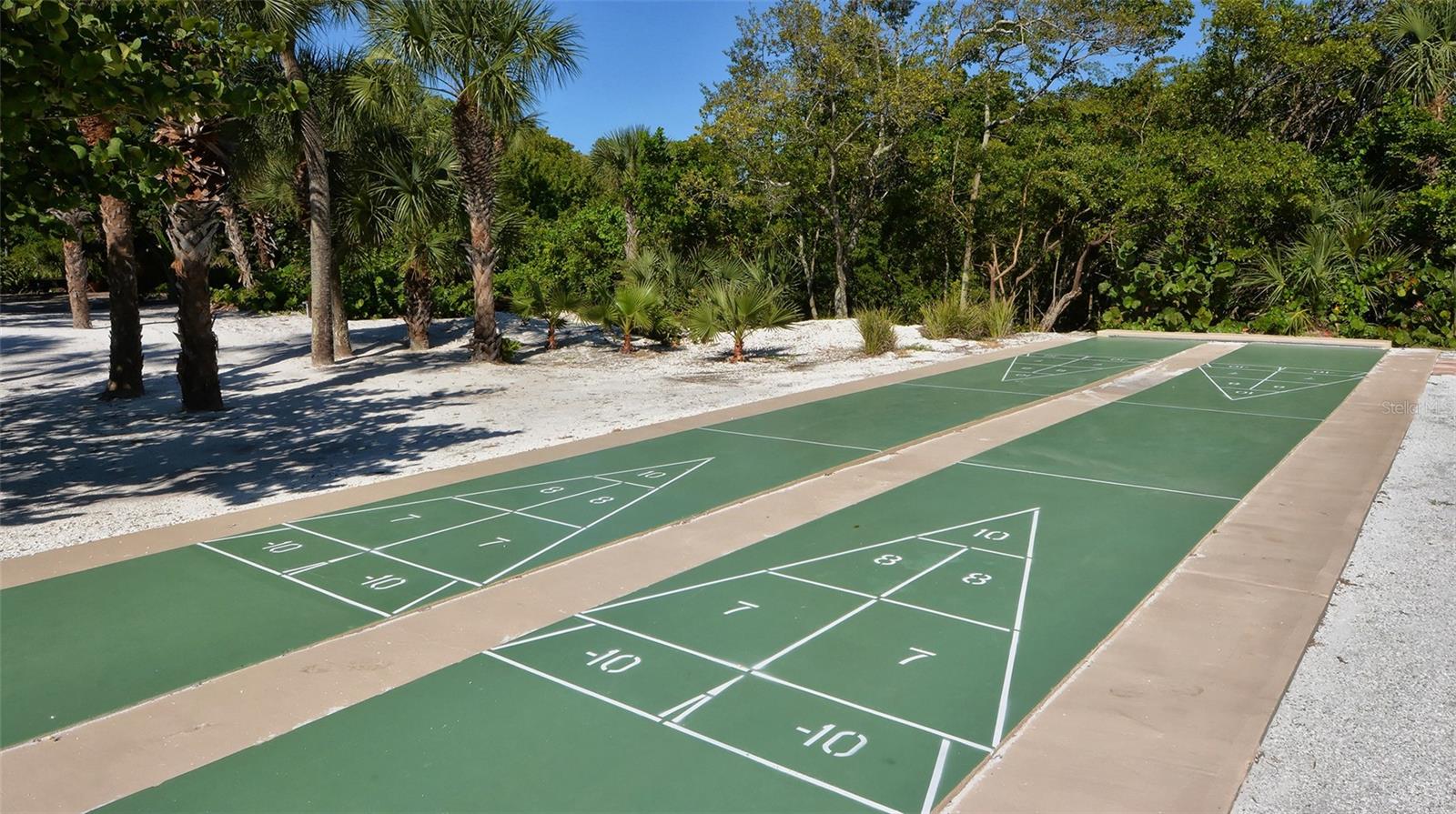 WHISPERING SANDS - Residential