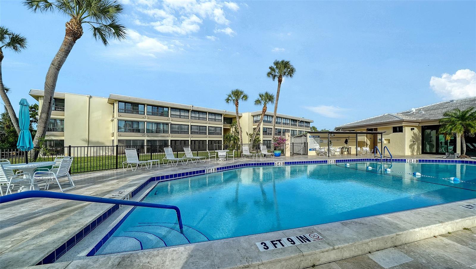 WHISPERING SANDS - Residential