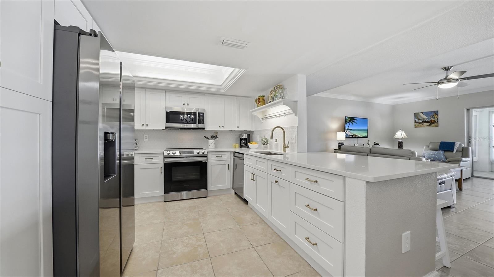 WHISPERING SANDS - Residential