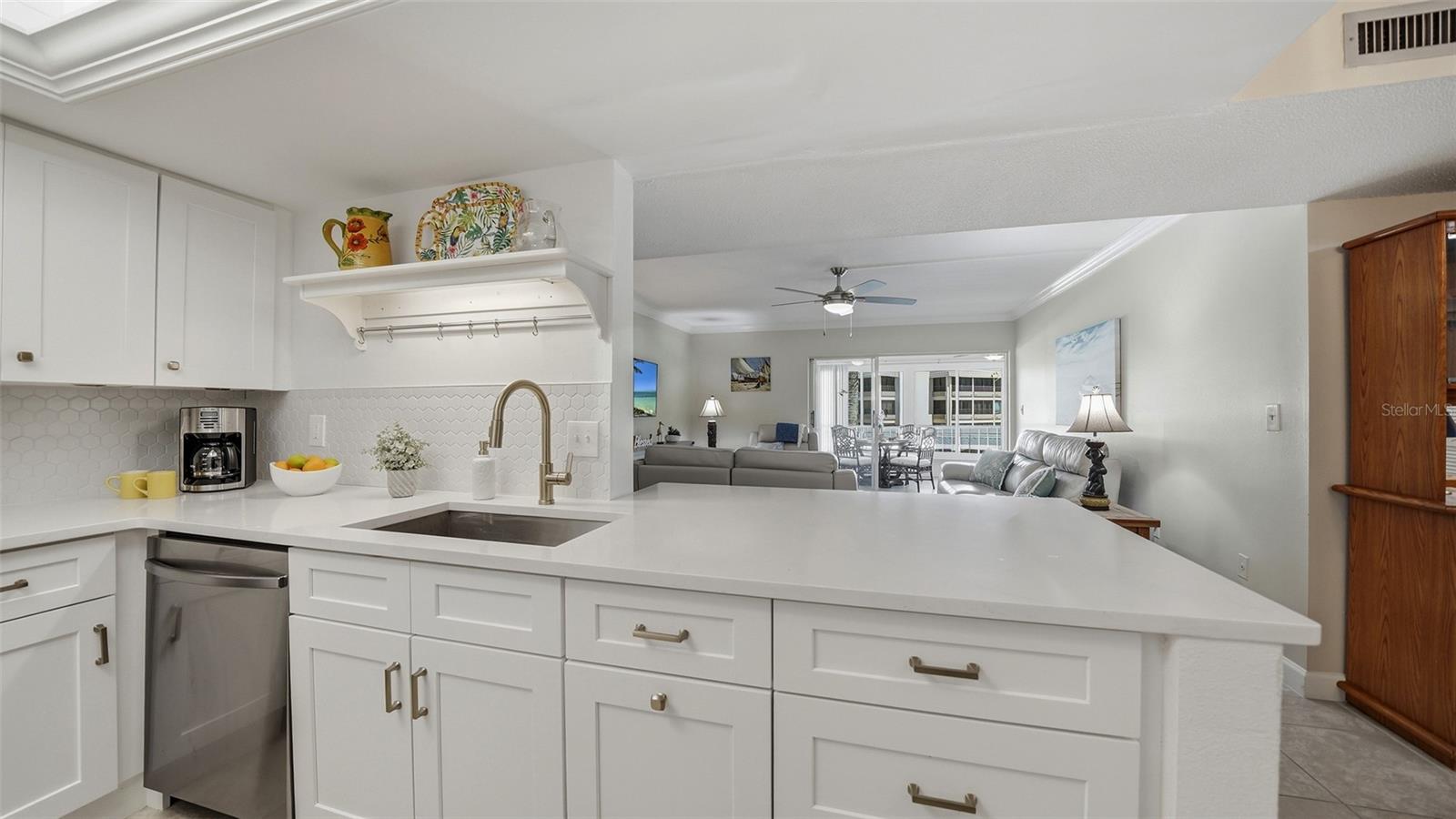 WHISPERING SANDS - Residential