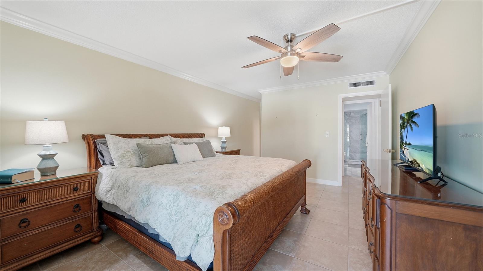 WHISPERING SANDS - Residential