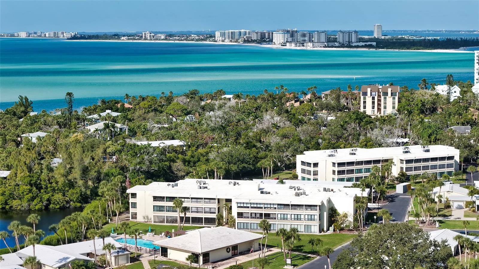 WHISPERING SANDS - Residential