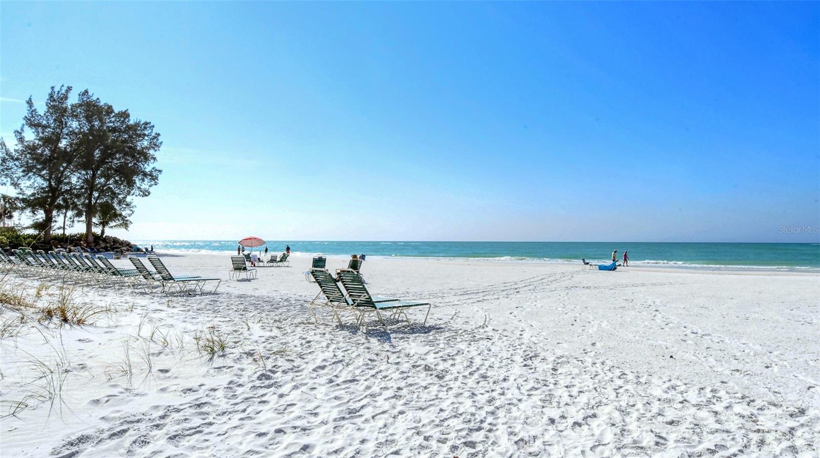 WHISPERING SANDS - Residential