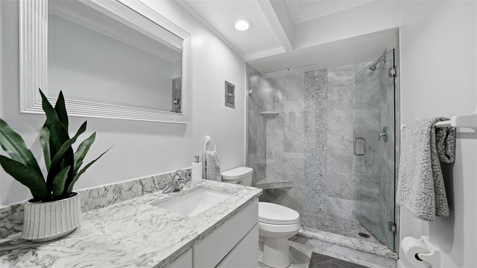 WHISPERING SANDS - Residential